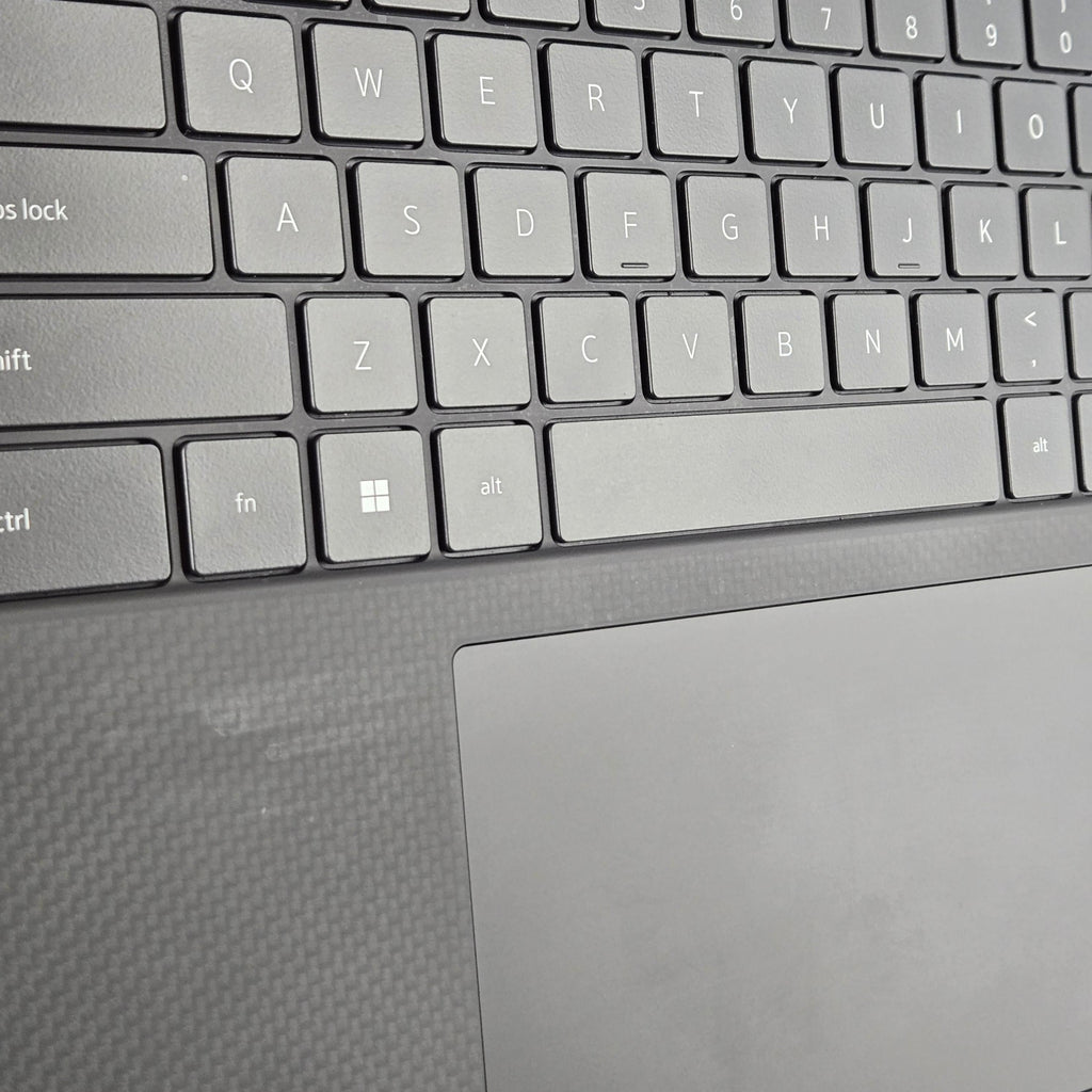 Dell XPS 17 9710 Silver 2.3 GHz Intel Core i7 11th Gen. 32GB RAM 512GB Solid State Drive NVIDIA GeForce RTX 3050 4 GB