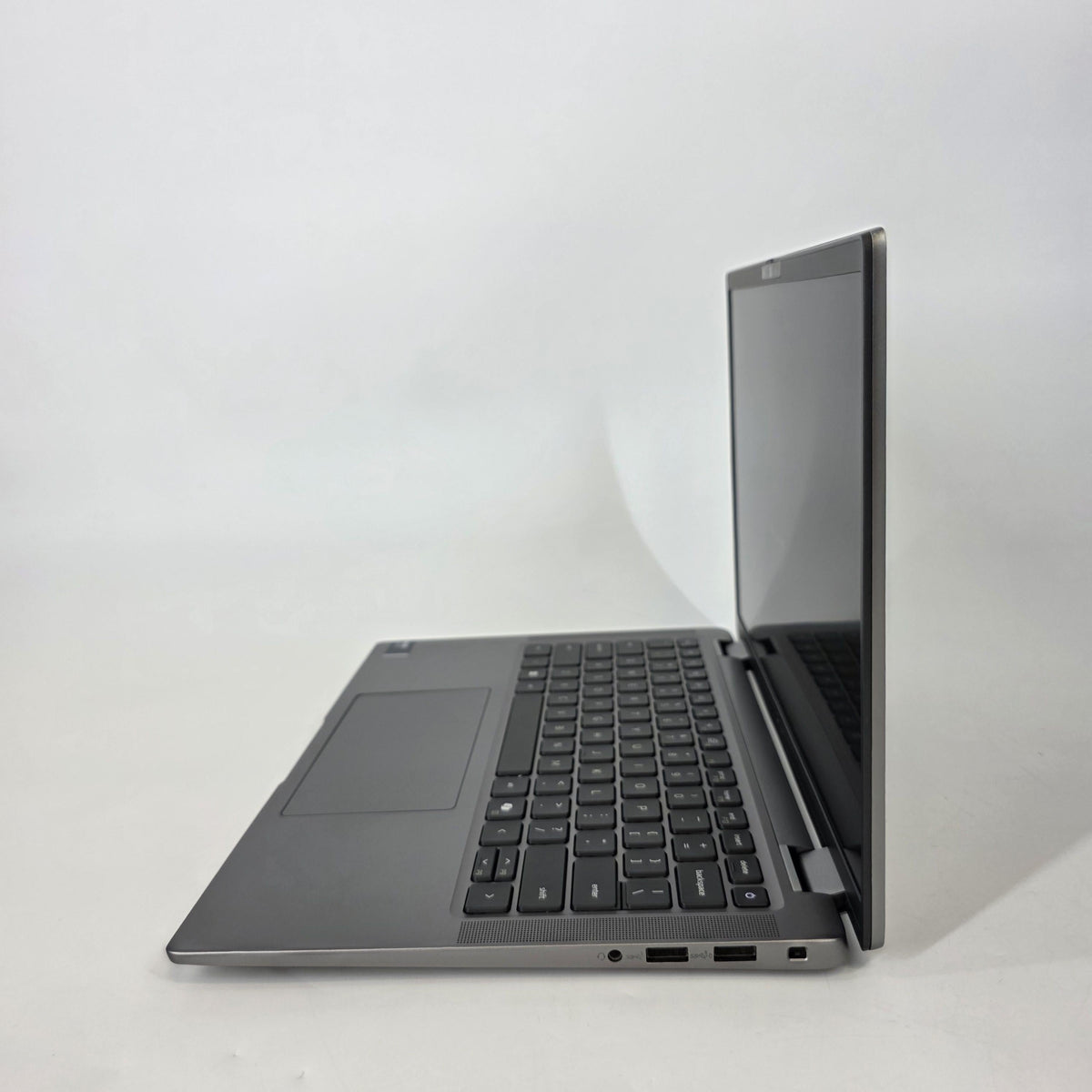 Dell Latitude 7450 14 Gray 3.8 GHz Intel Core Ultra 7 32GB RAM 256GB Solid State Drive