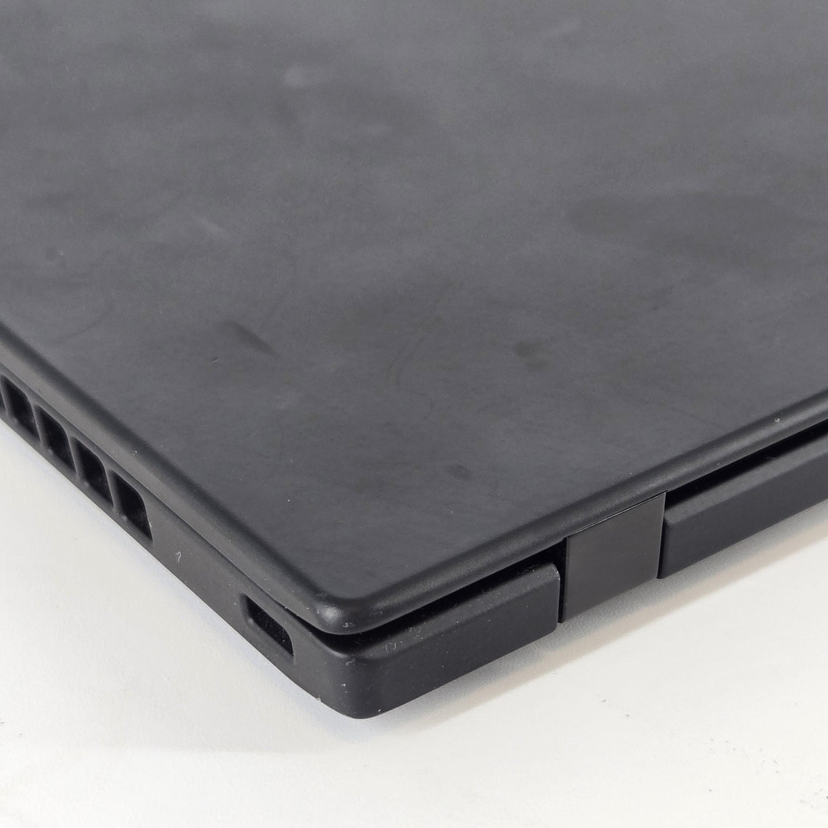 Lenovo ThinkPad X1 Carbon Gen 7 14 Black 1.8 GHz Intel Core i7 8th Gen. 16GB RAM 256GB Solid State Drive