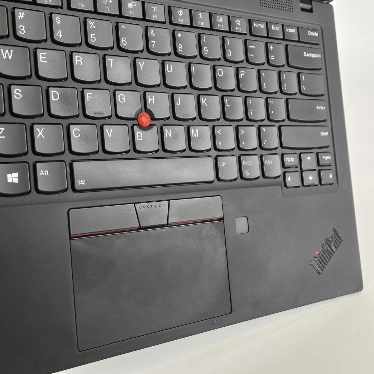 Lenovo ThinkPad X1 Carbon Gen 7 14 Black 1.8 GHz Intel Core i7 8th Gen. 16GB RAM 256GB Solid State Drive