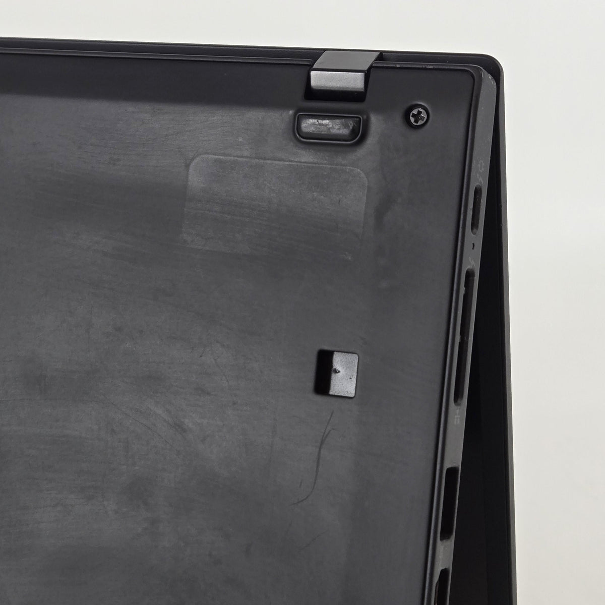 Lenovo ThinkPad X1 Carbon Gen 7 14 Black 1.8 GHz Intel Core i7 8th Gen. 16GB RAM 256GB Solid State Drive