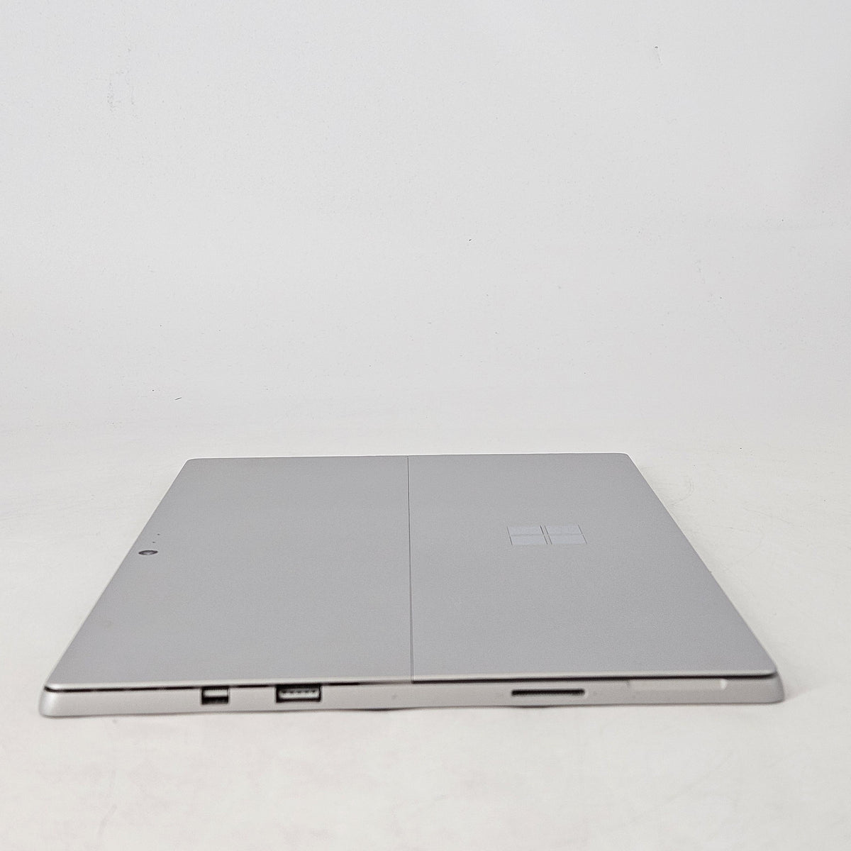 Microsoft Surface Pro 5 12.3 Silver WiFi 2.5 GHz Intel Core i7 7th Gen. 8GB RAM 256GB Solid State Drive