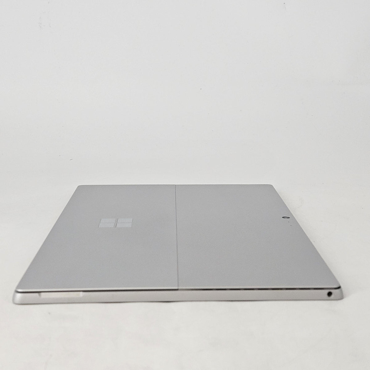 Microsoft Surface Pro 5 12.3 Silver WiFi 2.5 GHz Intel Core i7 7th Gen. 8GB RAM 256GB Solid State Drive