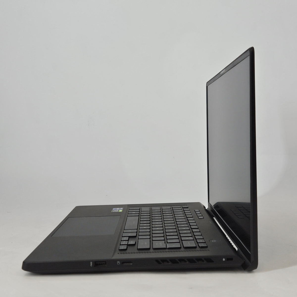 Asus ROG Zephyrus M16 GU603 16 Black 2.5 GHz Intel Core i9 11th Gen. 16GB RAM 1TB Solid State Drive NVIDIA GeForce RTX 3060 6 GB