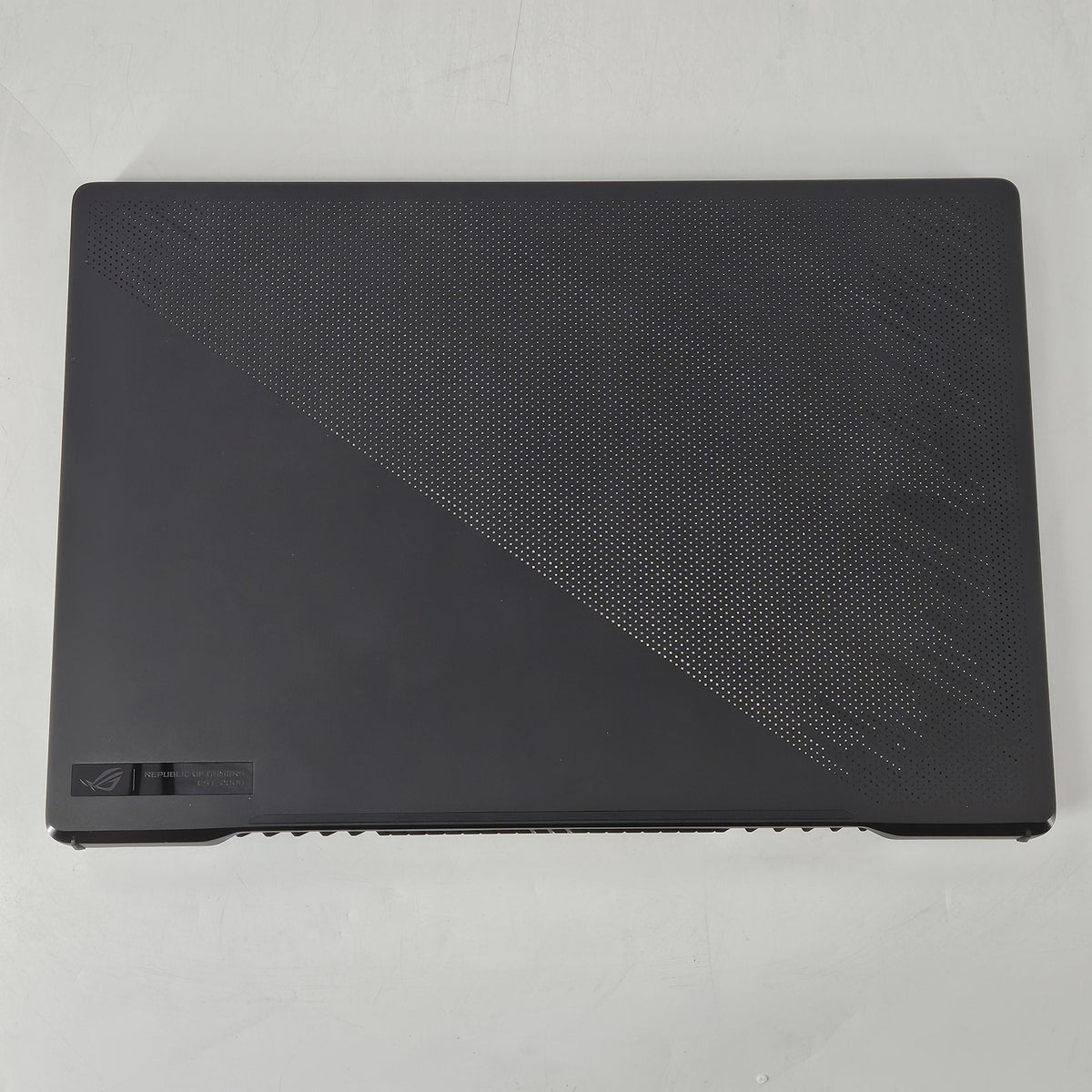 Asus ROG Zephyrus M16 GU603 16 Black 2.5 GHz Intel Core i9 11th Gen. 16GB RAM 1TB Solid State Drive NVIDIA GeForce RTX 3060 6 GB
