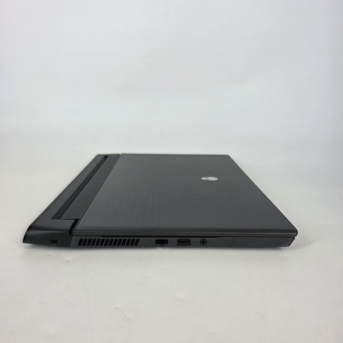 Dell Alienware m15 R4 Black 2.2 GHz Intel Core i7 10th Gen. 16GB RAM 1TB Solid State Drive 1TB Solid State Drive NVIDIA GeForce RTX 3070 8 GB