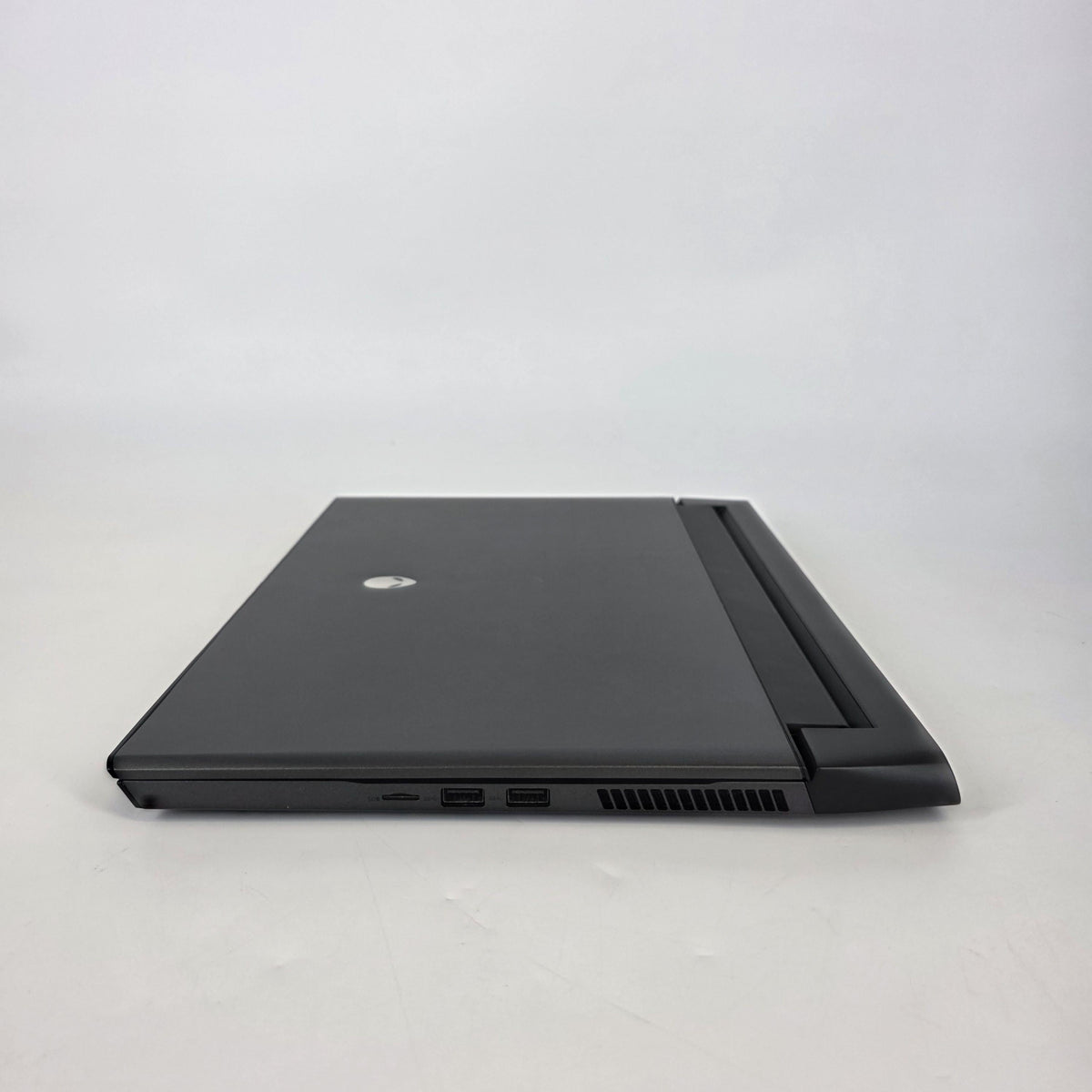 Dell Alienware m15 R4 Black 2.2 GHz Intel Core i7 10th Gen. 16GB RAM 1TB Solid State Drive 1TB Solid State Drive NVIDIA GeForce RTX 3070 8 GB