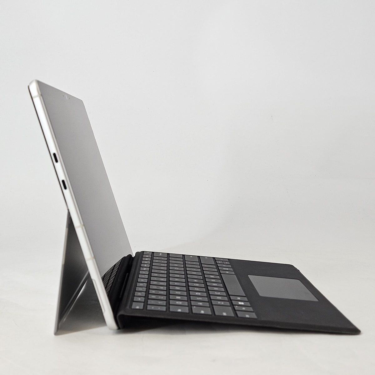 Microsoft Surface Pro 10 13 Silver Unlocked 2.1 GHz Intel Core Ultra 7 32GB RAM 512GB Solid State Drive