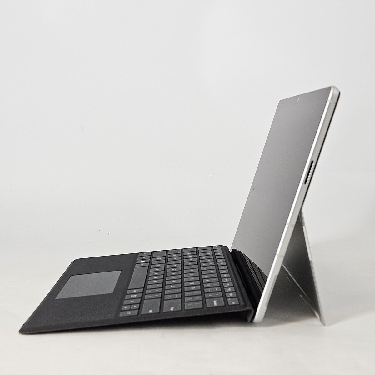 Microsoft Surface Pro 10 13 Silver Unlocked 2.1 GHz Intel Core Ultra 7 32GB RAM 512GB Solid State Drive