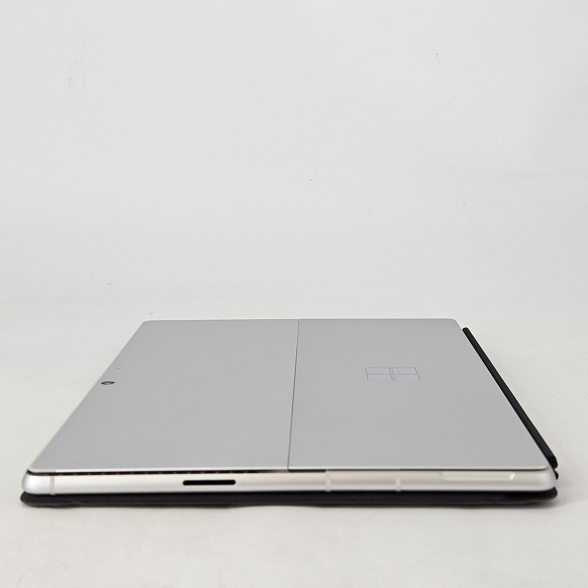 Microsoft Surface Pro 10 13 Silver Unlocked 2.1 GHz Intel Core Ultra 7 32GB RAM 512GB Solid State Drive