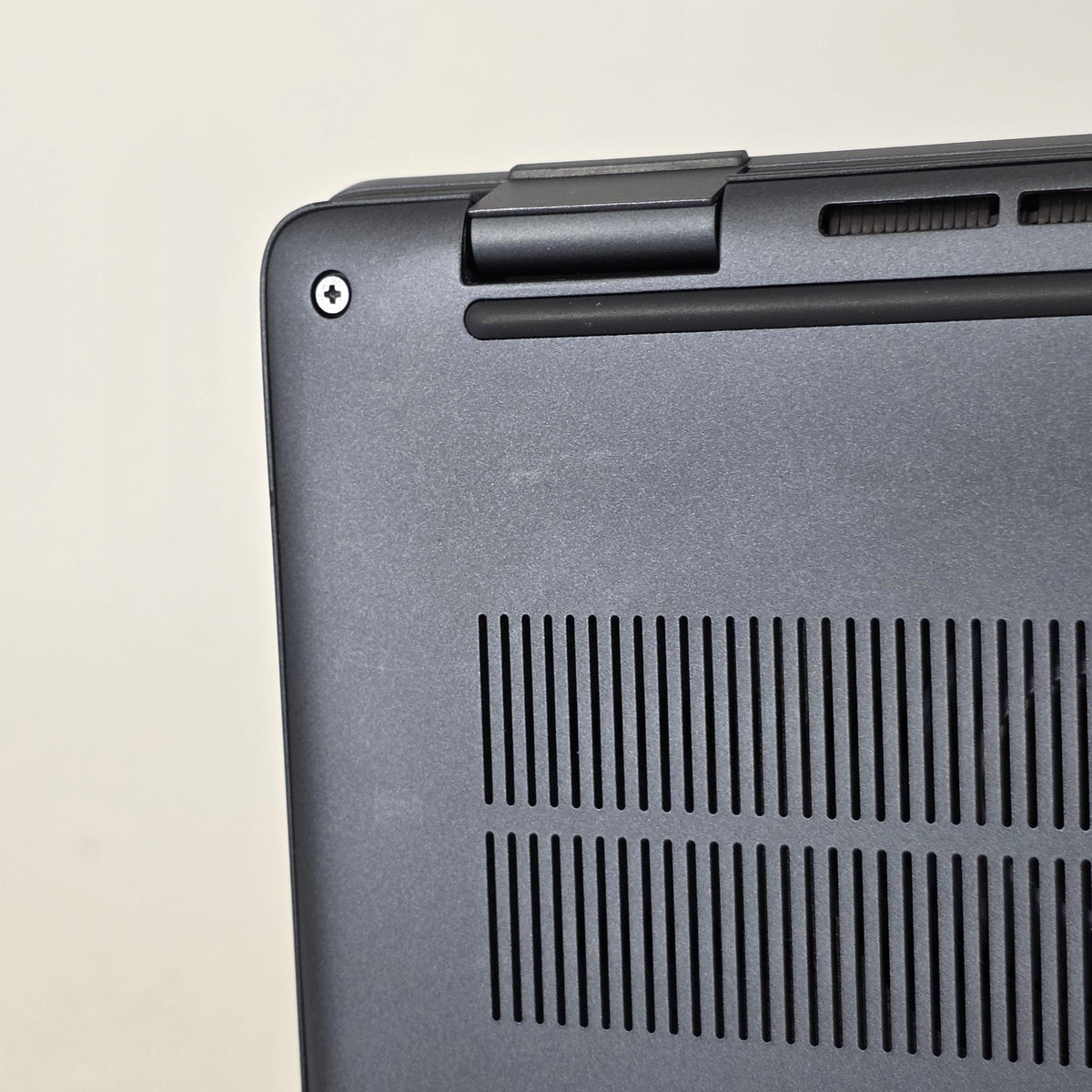 Dell Latitude 7440 14 Blue 1.7 GHz Intel Core i7 13th Gen. 16GB RAM 512GB Solid State Drive
