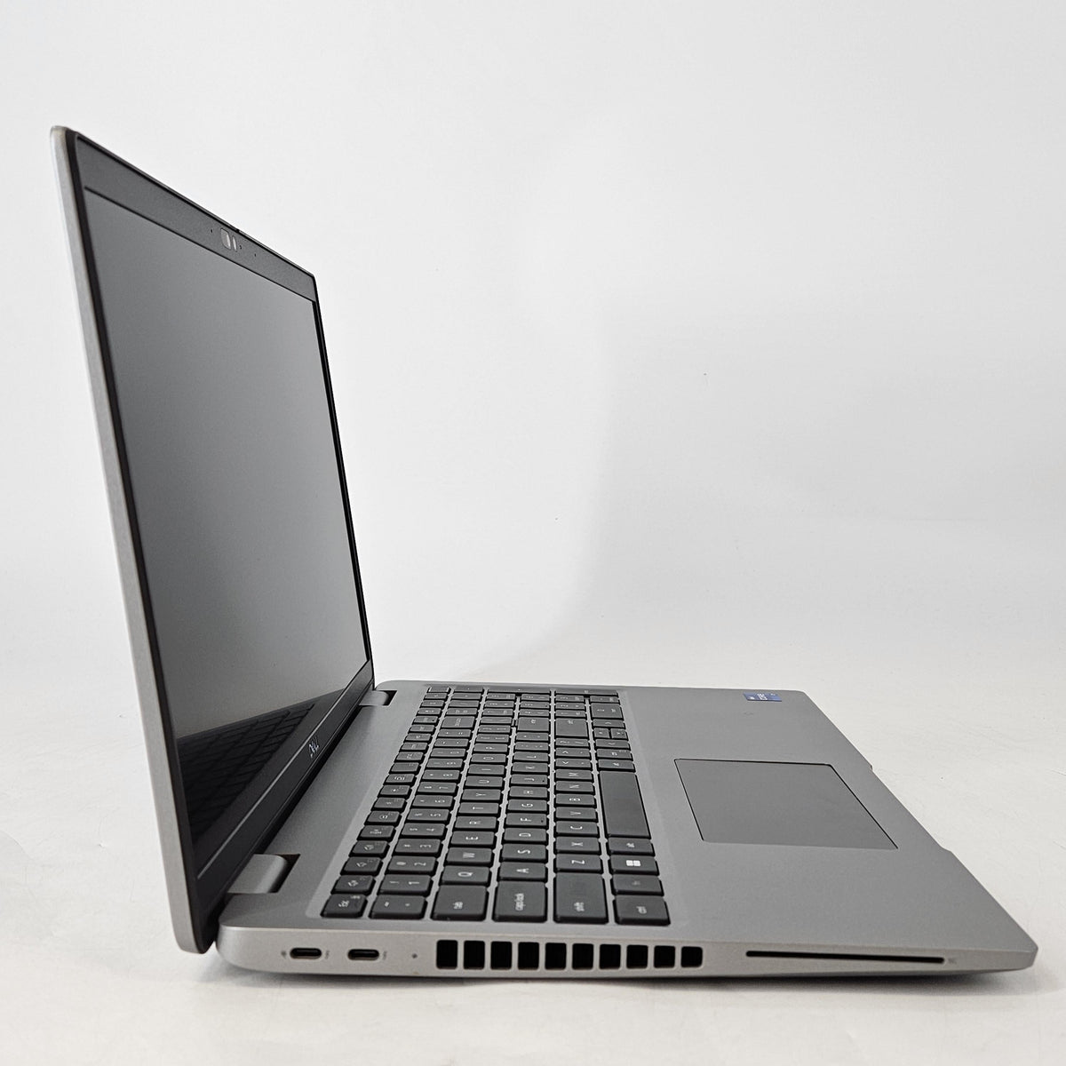 Dell Latitude 5540 15.6 Silver 1.7 GHz Intel Core i7 13th Gen. 16GB RAM 512GB Solid State Drive