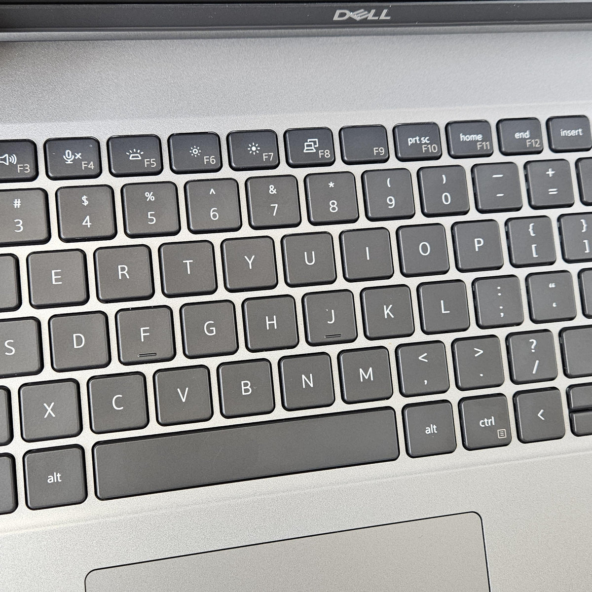 Dell Latitude 5540 15.6 Silver 1.7 GHz Intel Core i7 13th Gen. 16GB RAM 512GB Solid State Drive
