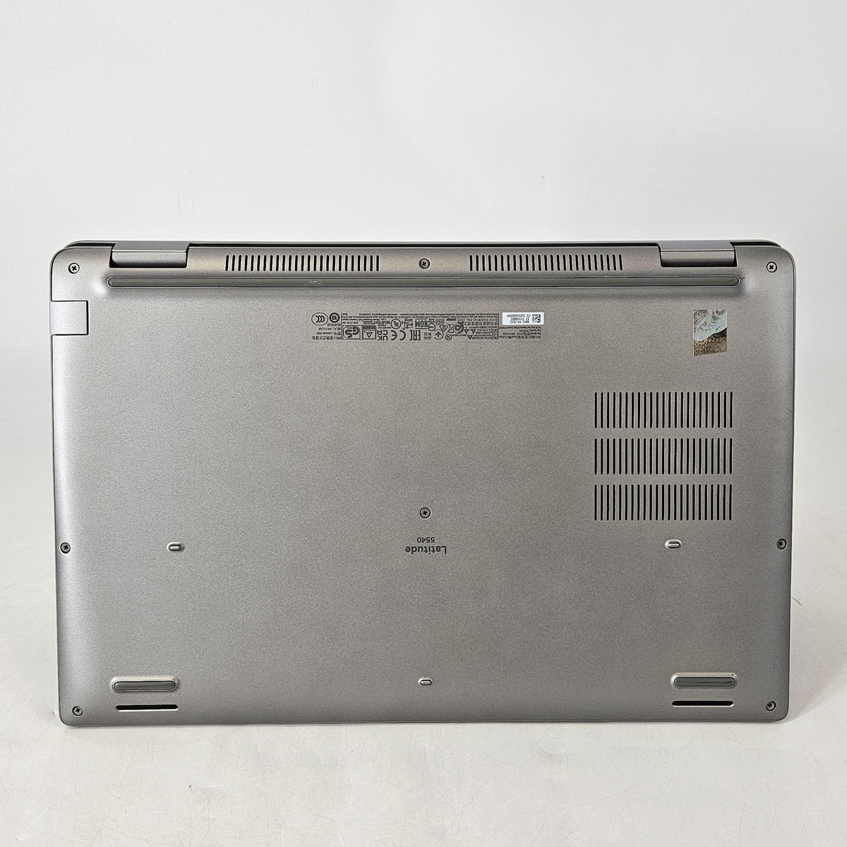 Dell Latitude 5540 15.6 Silver 1.7 GHz Intel Core i7 13th Gen. 16GB RAM 512GB Solid State Drive