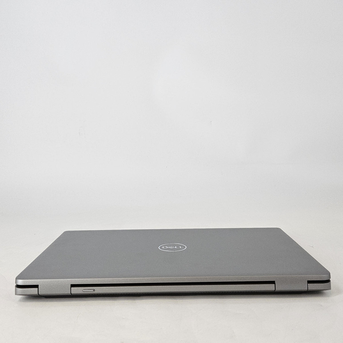 Dell Latitude 5540 15.6 Silver 1.7 GHz Intel Core i7 13th Gen. 16GB RAM 512GB Solid State Drive