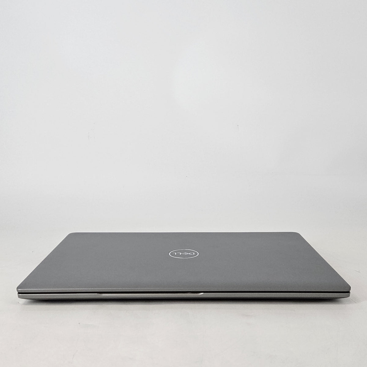 Dell Latitude 5540 15.6 Silver 1.7 GHz Intel Core i7 13th Gen. 16GB RAM 512GB Solid State Drive