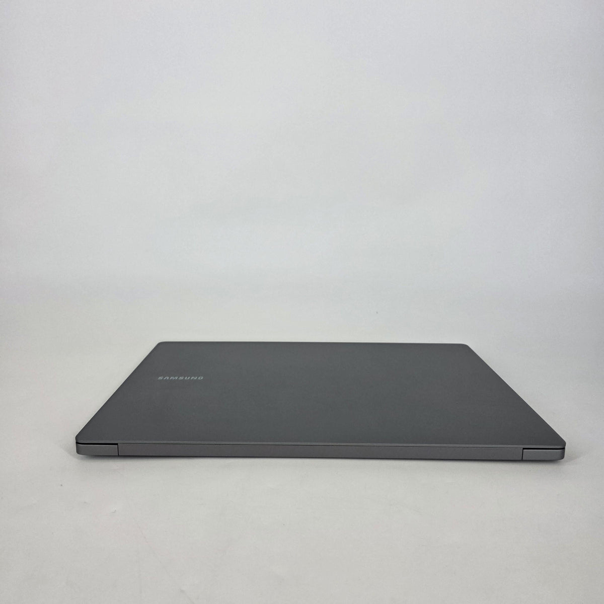 Samsung Galaxy Book5 Pro 16 Gray 2.2 GHz Intel Core Ultra 7 Series 2 16GB RAM 1TB Solid State Drive