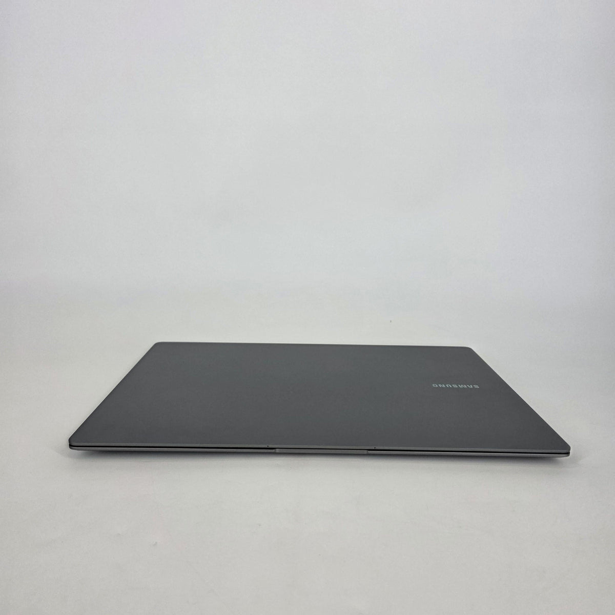 Samsung Galaxy Book5 Pro 16 Gray 2.2 GHz Intel Core Ultra 7 Series 2 16GB RAM 1TB Solid State Drive