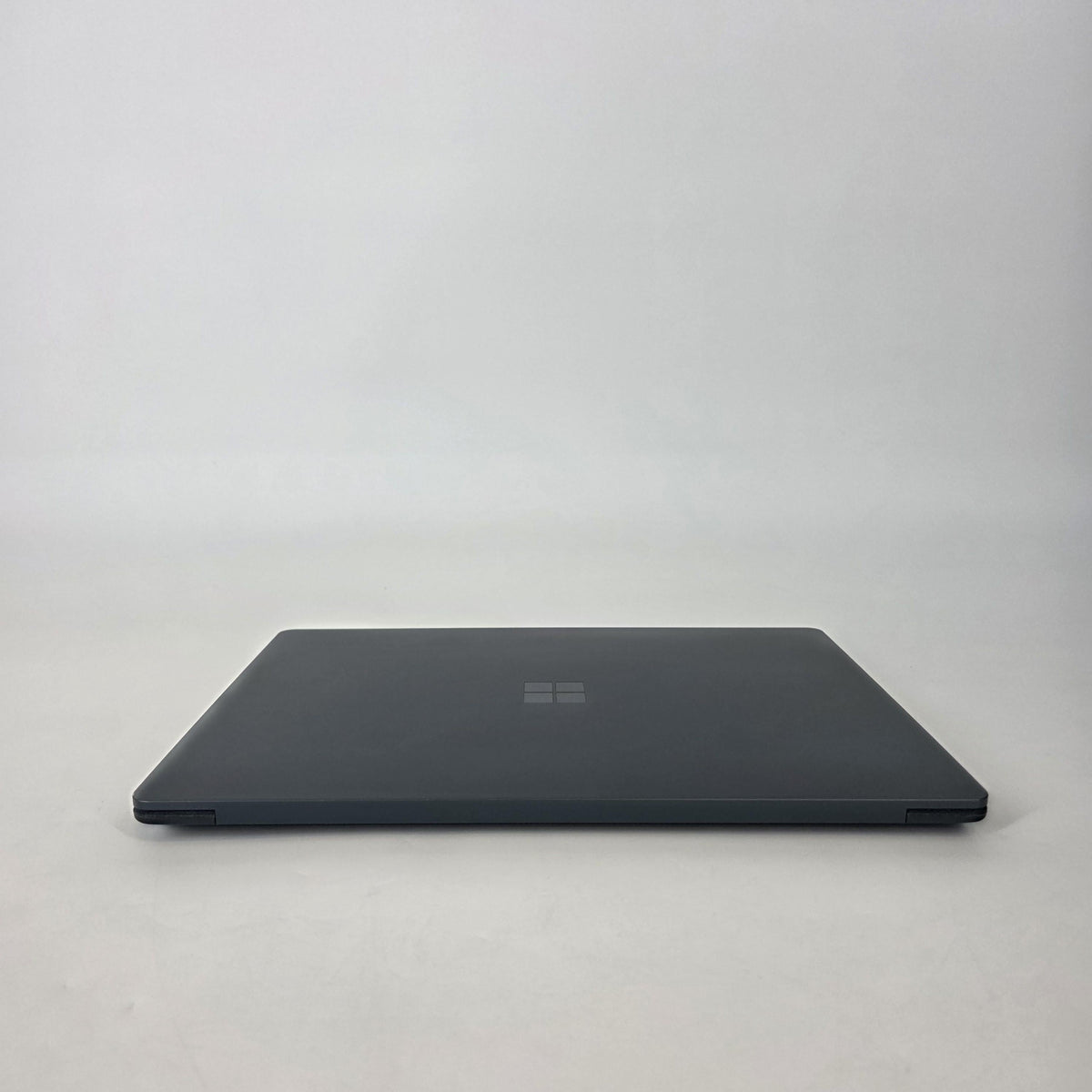 Microsoft Surface Laptop 1 13.5 Blue 2.5 GHz Intel Core i7 7th Gen. 8GB RAM 256GB Solid State Drive