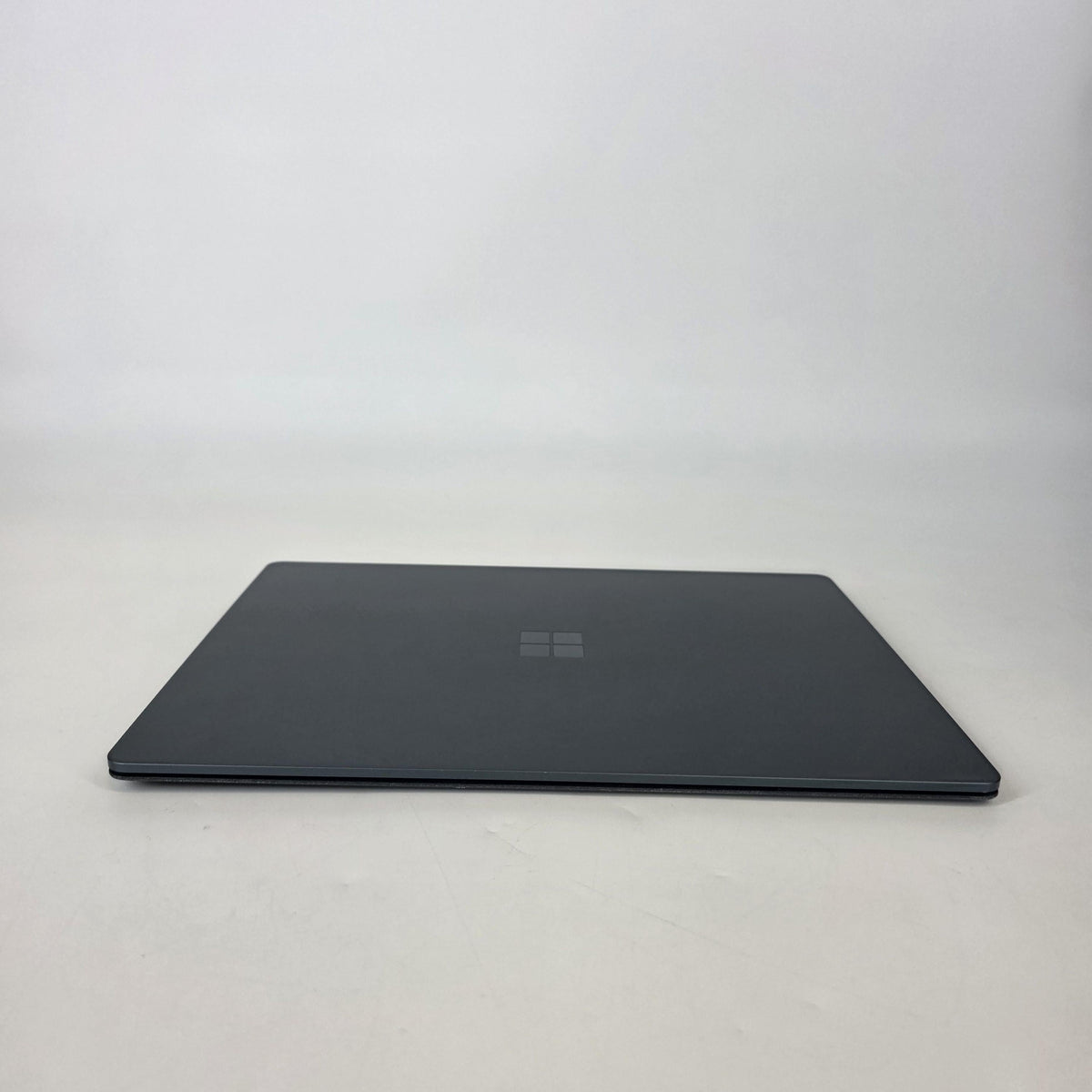 Microsoft Surface Laptop 1 13.5 Blue 2.5 GHz Intel Core i7 7th Gen. 8GB RAM 256GB Solid State Drive