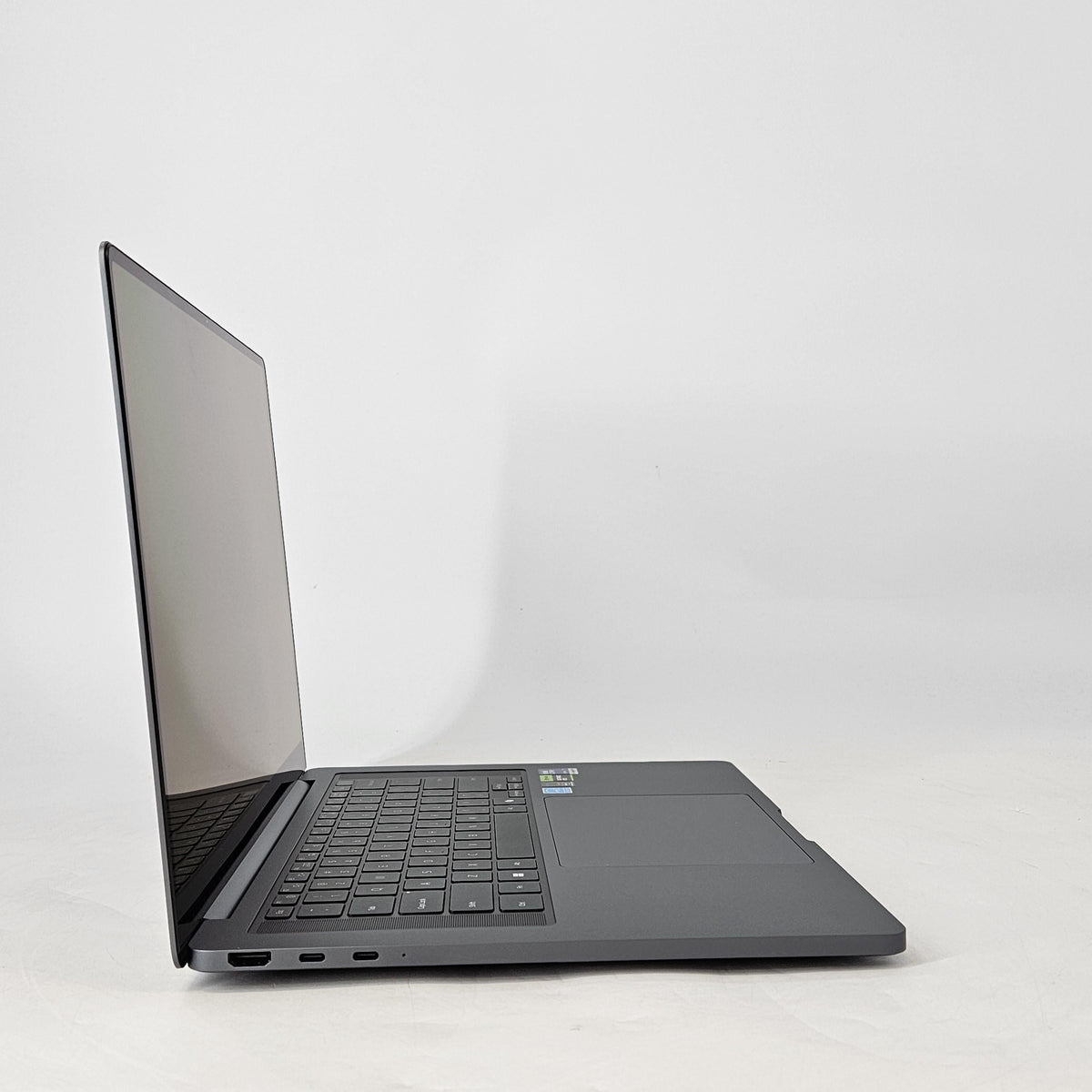 Galaxy Book6 Ultra 16 Gray 1.9 GHz Intel Core Ultra 7 Series 3 32GB RAM 1TB Solid State Drive NVIDIA GeForce RTX 5060 8 GB