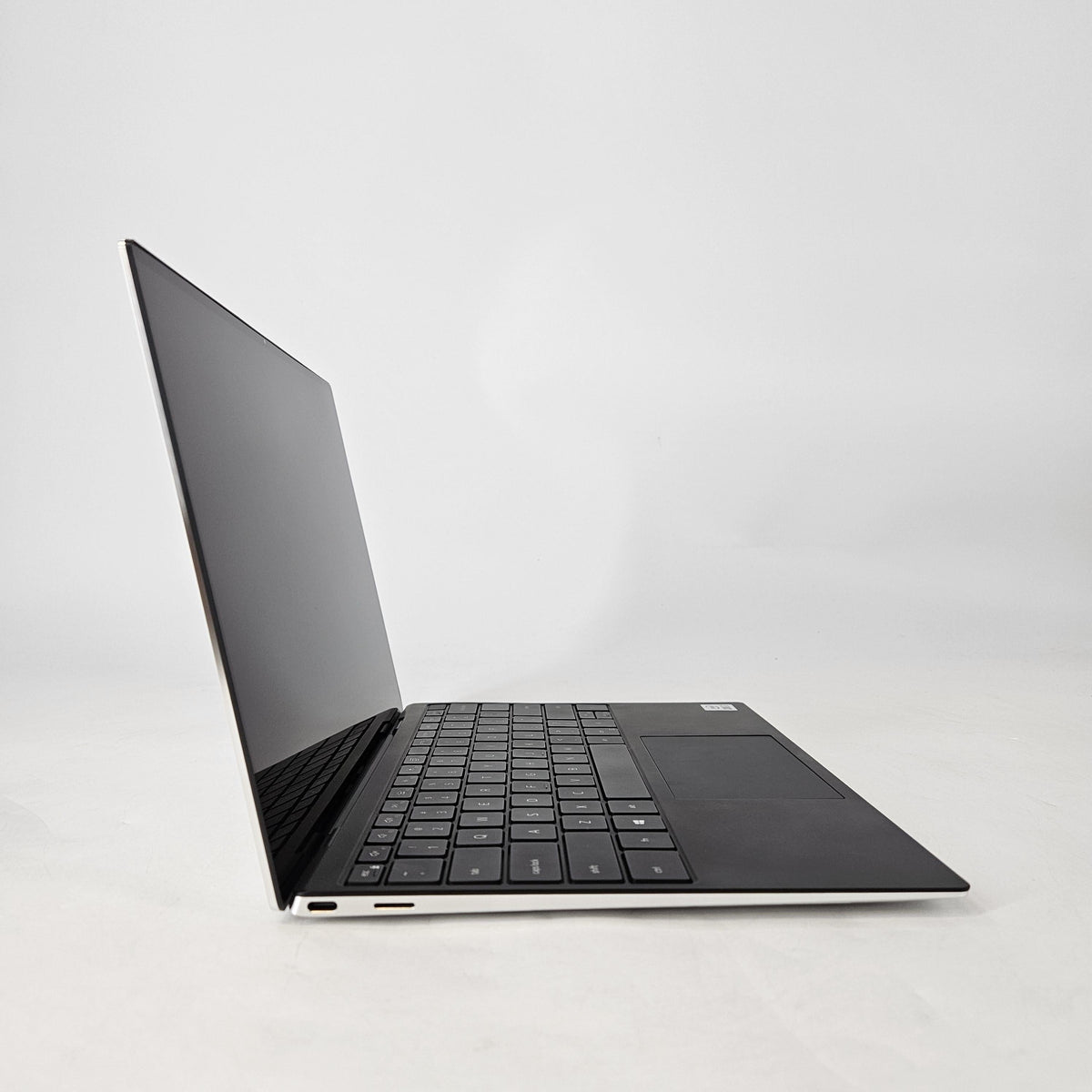 Dell XPS 13 9300 Silver 1.3 GHz Intel Core i7 10th Gen. 16GB RAM 512GB Solid State Drive