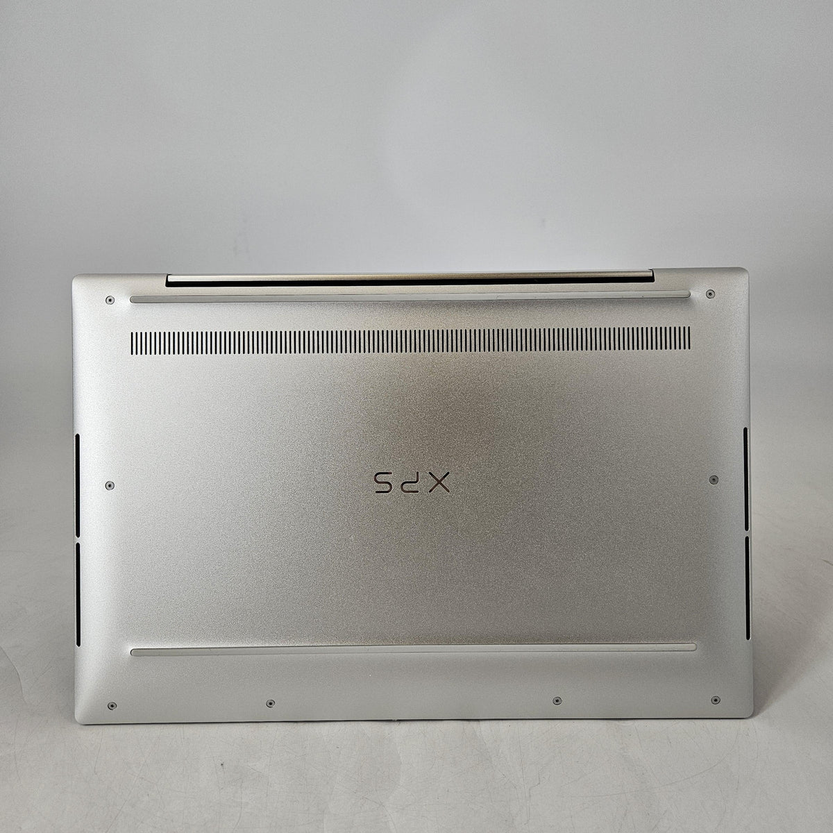 Dell XPS 13 9300 Silver 1.3 GHz Intel Core i7 10th Gen. 16GB RAM 512GB Solid State Drive