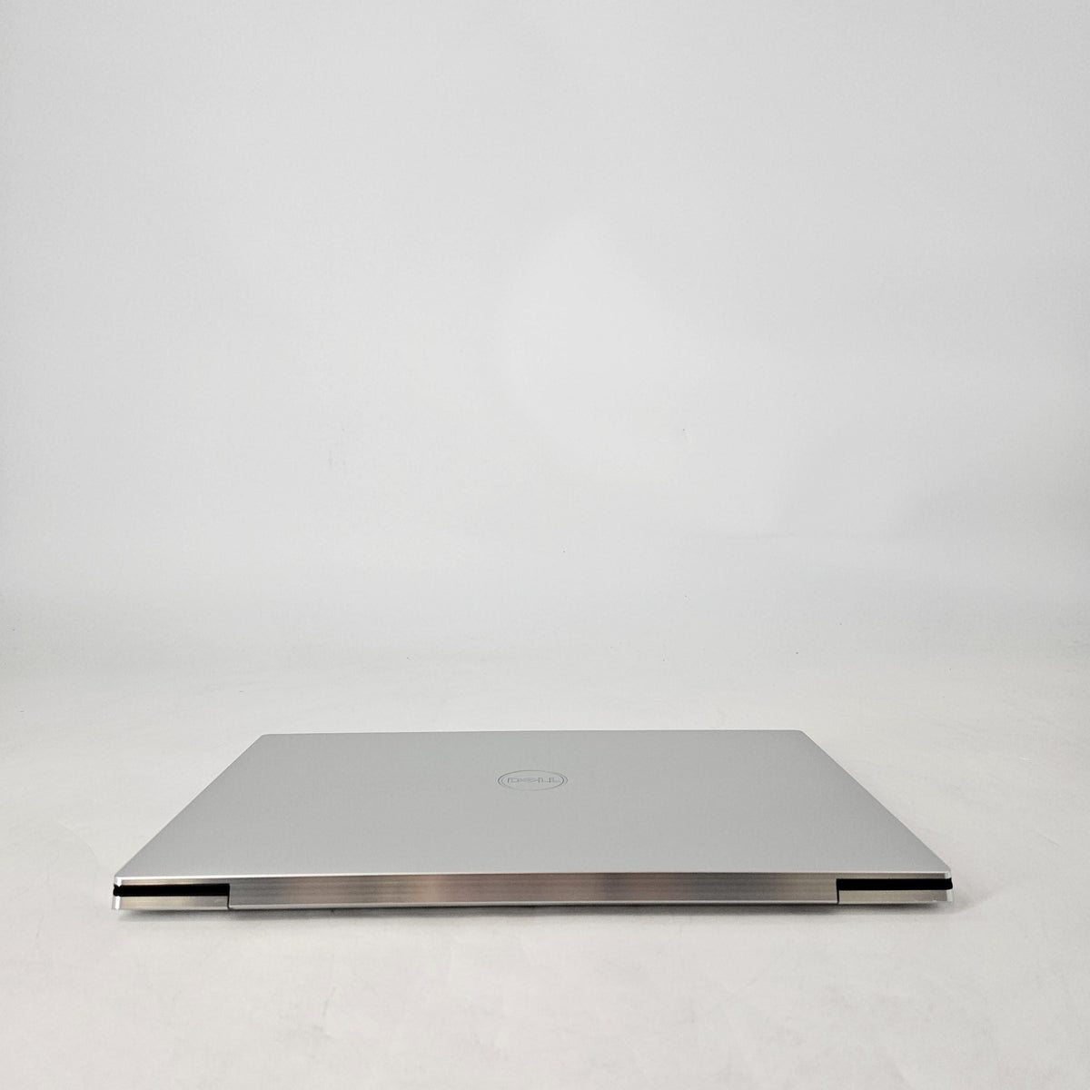 Dell XPS 13 9300 Silver 1.3 GHz Intel Core i7 10th Gen. 16GB RAM 512GB Solid State Drive