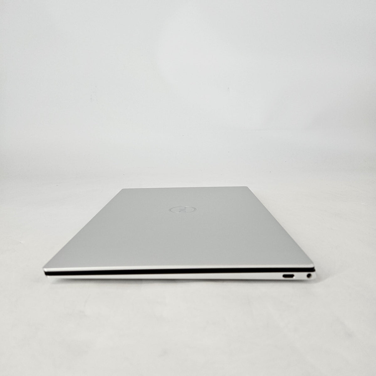 Dell XPS 13 9300 Silver 1.3 GHz Intel Core i7 10th Gen. 16GB RAM 512GB Solid State Drive