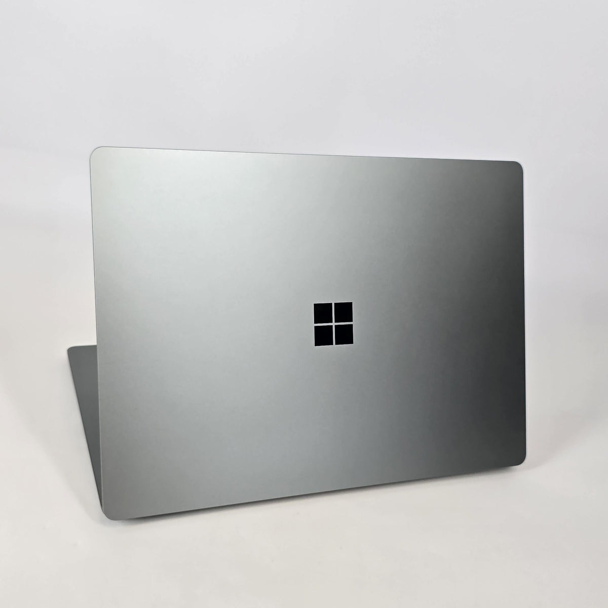 Microsoft Surface Laptop 5 13.5 Green 2.7 GHz Intel Core i7 12th Gen. 16GB RAM 512GB Solid State Drive