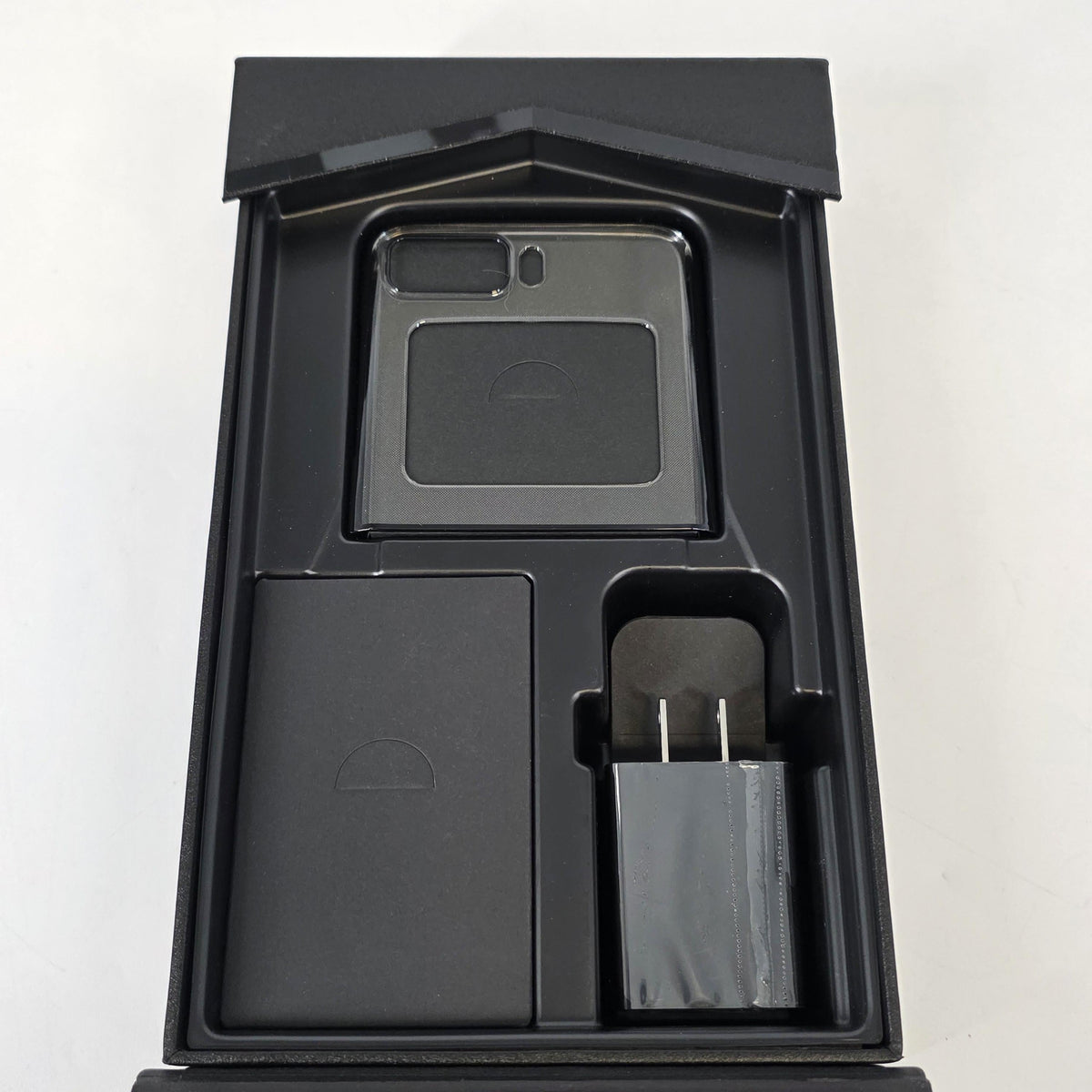 Motorola Razr (2022) 8GB RAM 256GB Black (GSM Unlocked)