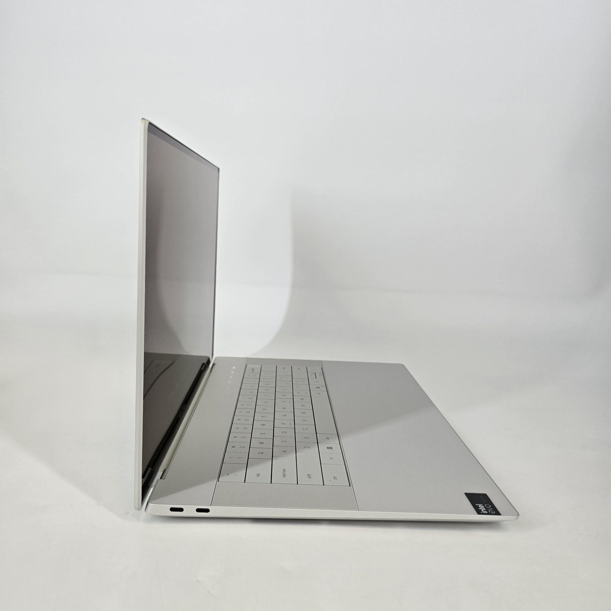 Dell XPS 16 9640 Platinum 2.5 GHz Intel Core Ultra 9 32GB RAM 1TB Solid State Drive NVIDIA GeForce RTX 4060 8 GB