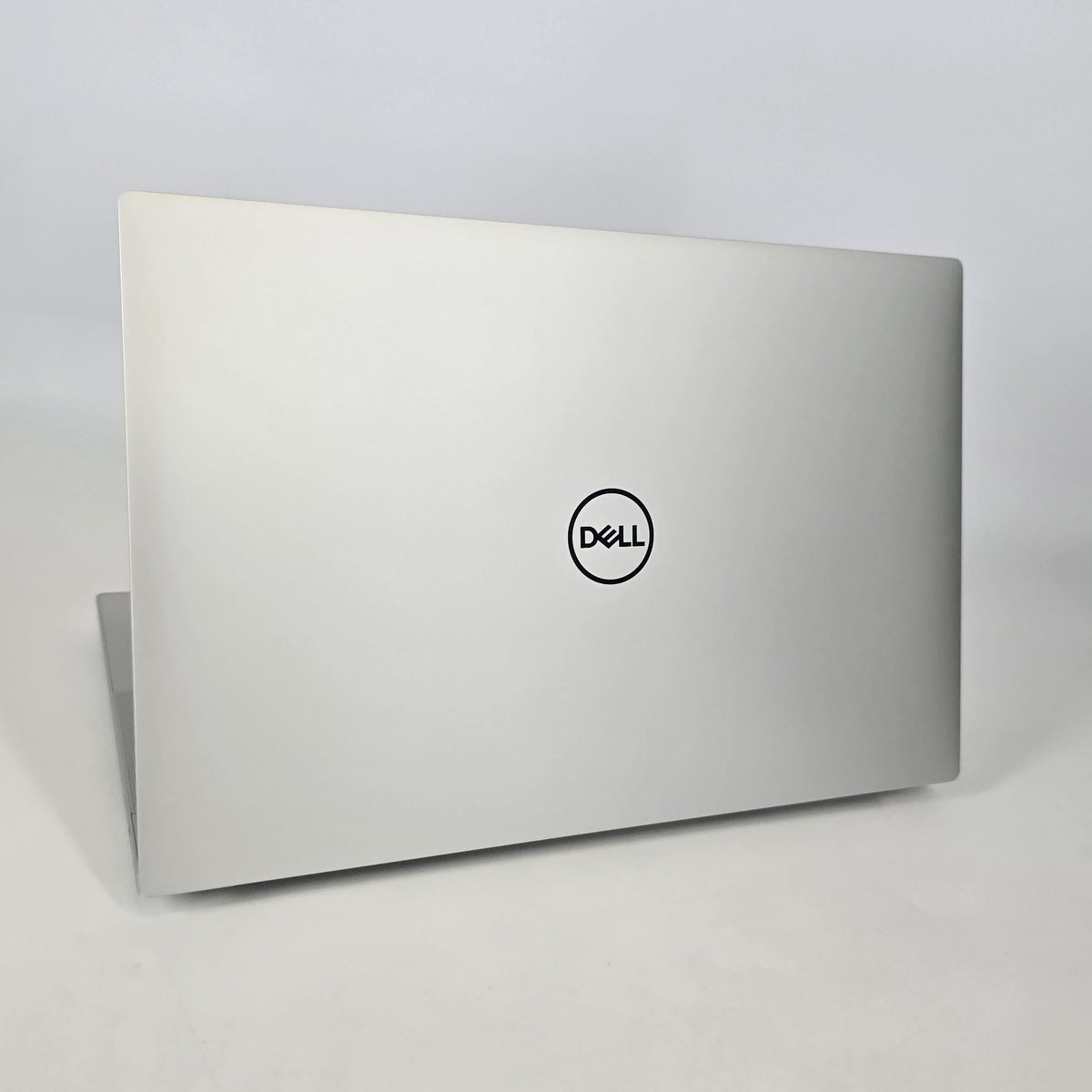 Dell XPS 16 9640 Platinum 2.5 GHz Intel Core Ultra 9 32GB RAM 1TB Solid State Drive NVIDIA GeForce RTX 4060 8 GB
