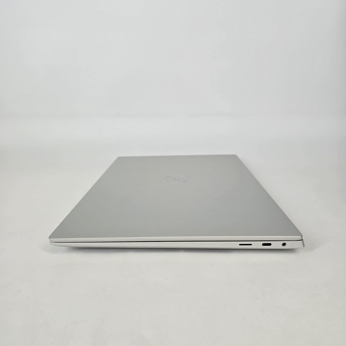 Dell XPS 16 9640 Platinum 2.5 GHz Intel Core Ultra 9 32GB RAM 1TB Solid State Drive NVIDIA GeForce RTX 4060 8 GB