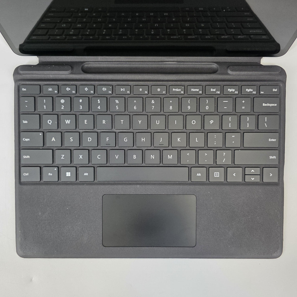 Microsoft Surface Pro 9 13 Graphite WiFi 2.6 GHz Intel Core i7 12th Gen. 16GB RAM 256GB Solid State Drive
