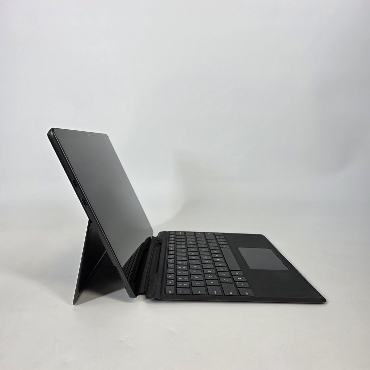 Microsoft Surface Pro 9 13 Graphite WiFi 2.6 GHz Intel Core i7 12th Gen. 16GB RAM 256GB Solid State Drive