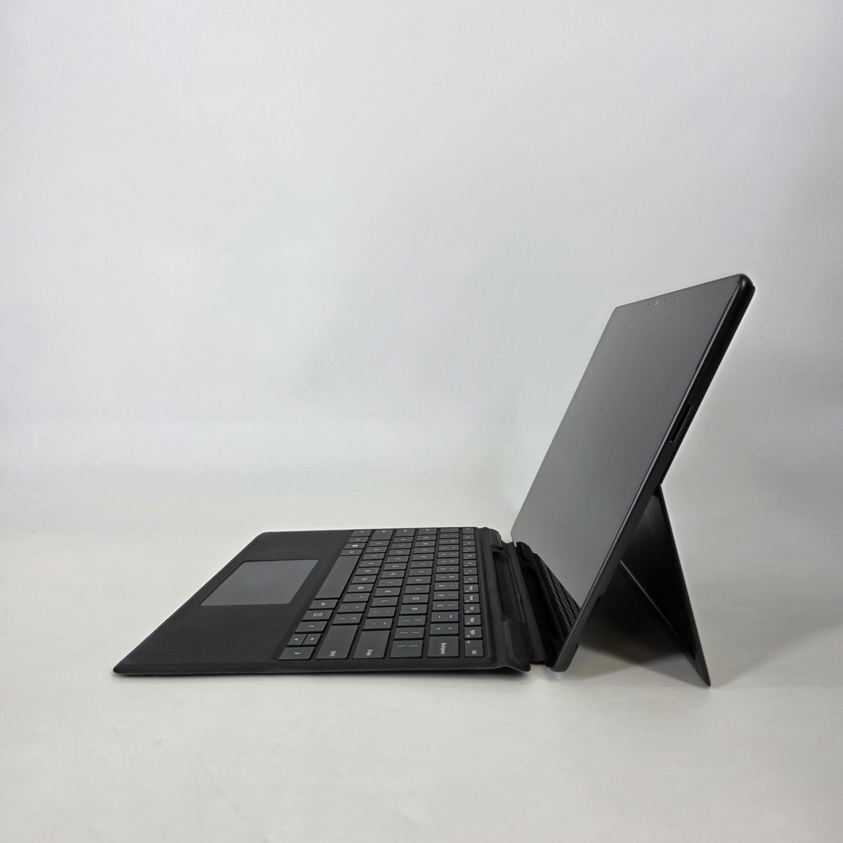 Microsoft Surface Pro 9 13 Graphite WiFi 2.6 GHz Intel Core i7 12th Gen. 16GB RAM 256GB Solid State Drive