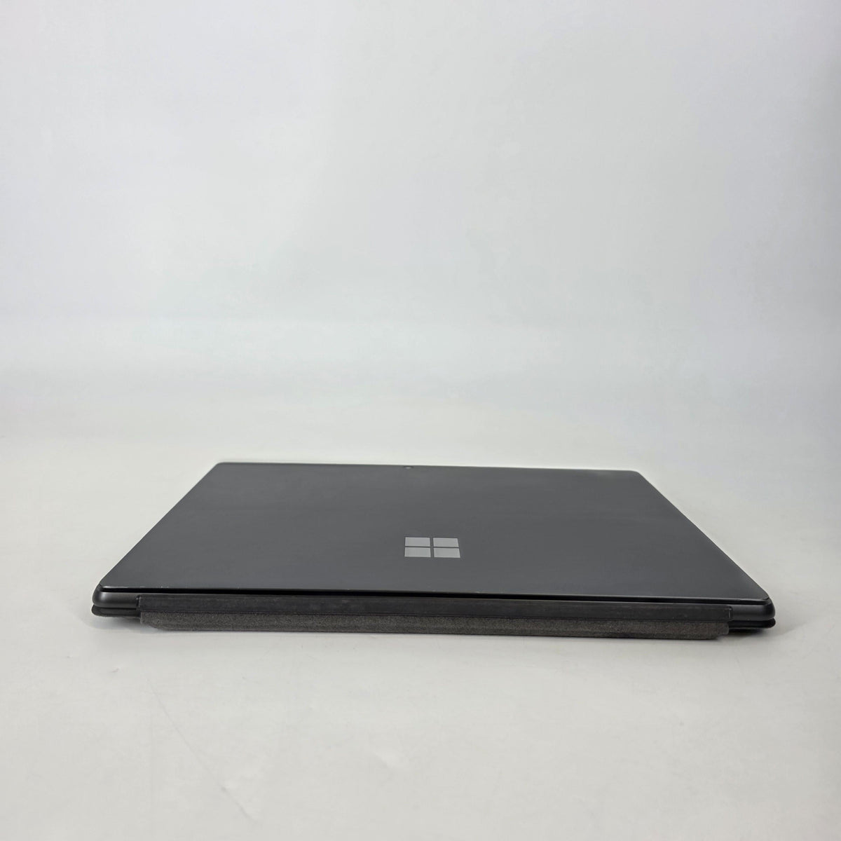 Microsoft Surface Pro 9 13 Graphite WiFi 2.6 GHz Intel Core i7 12th Gen. 16GB RAM 256GB Solid State Drive