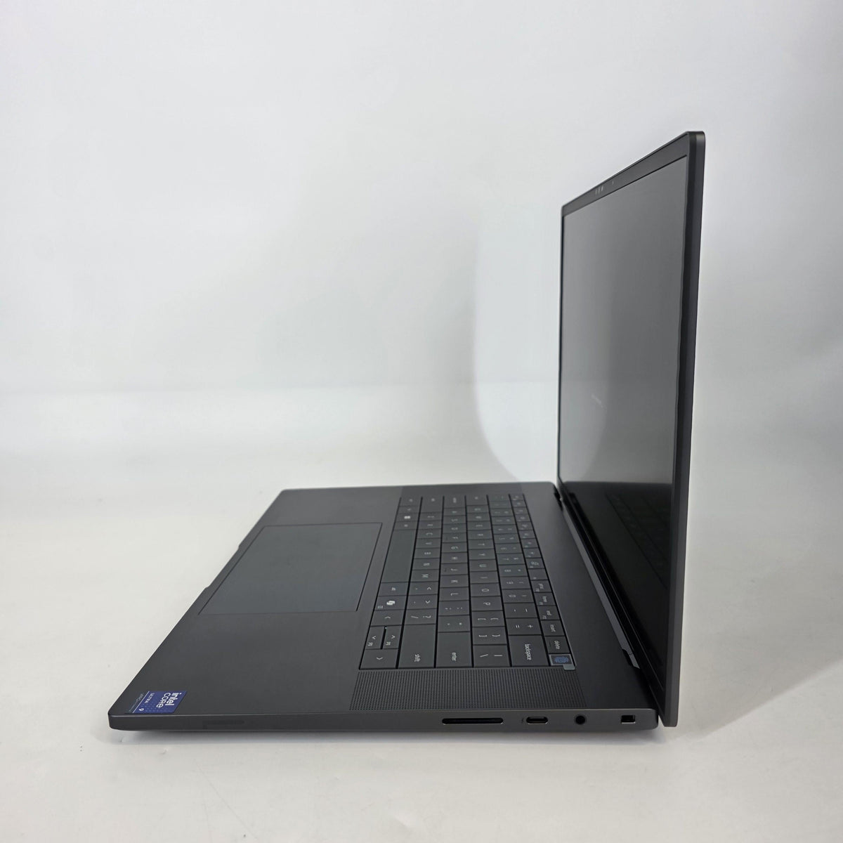 Pro Max 16 Premium MA16250 Magnetite 2.9 GHz Intel Core Ultra 9 Series 2 32GB RAM 1TB Solid State Drive NVIDIA RTX PRO 2000 Blackwell 8 GB
