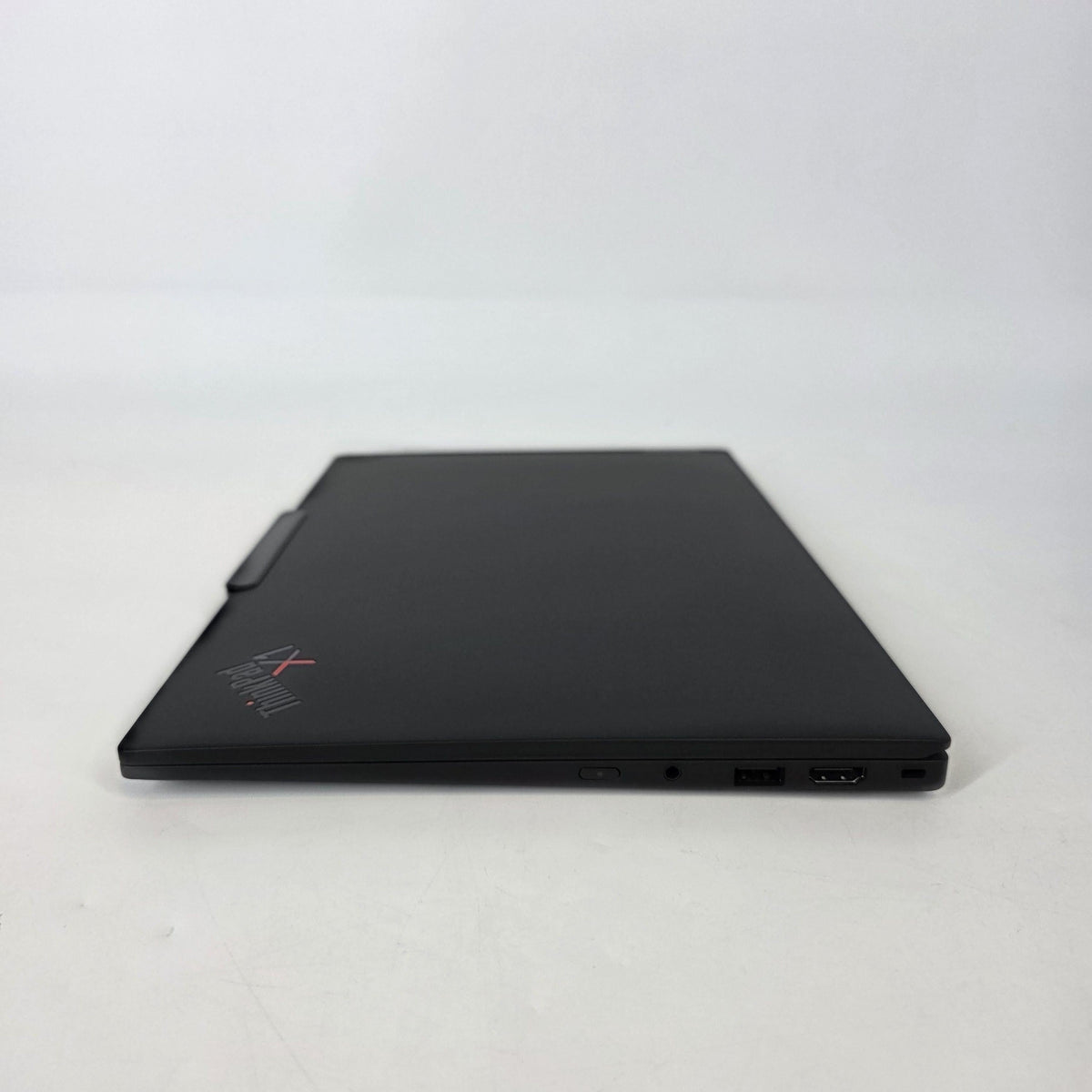 Lenovo ThinkPad X1 Carbon Gen 14 14 Gray 2.0 GHz Intel Core Ultra 7 Series 2 32GB RAM 1TB Solid State Drive