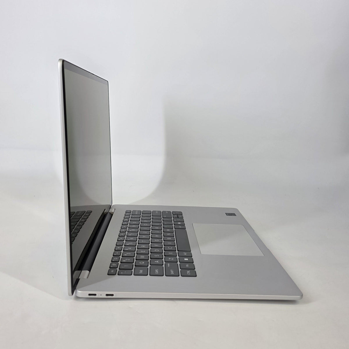 HP OmniBook 5 16 Glacier Silver 3.2 GHz Qualcomm Snapdragon X Plus 16GB RAM 1TB Solid State Drive