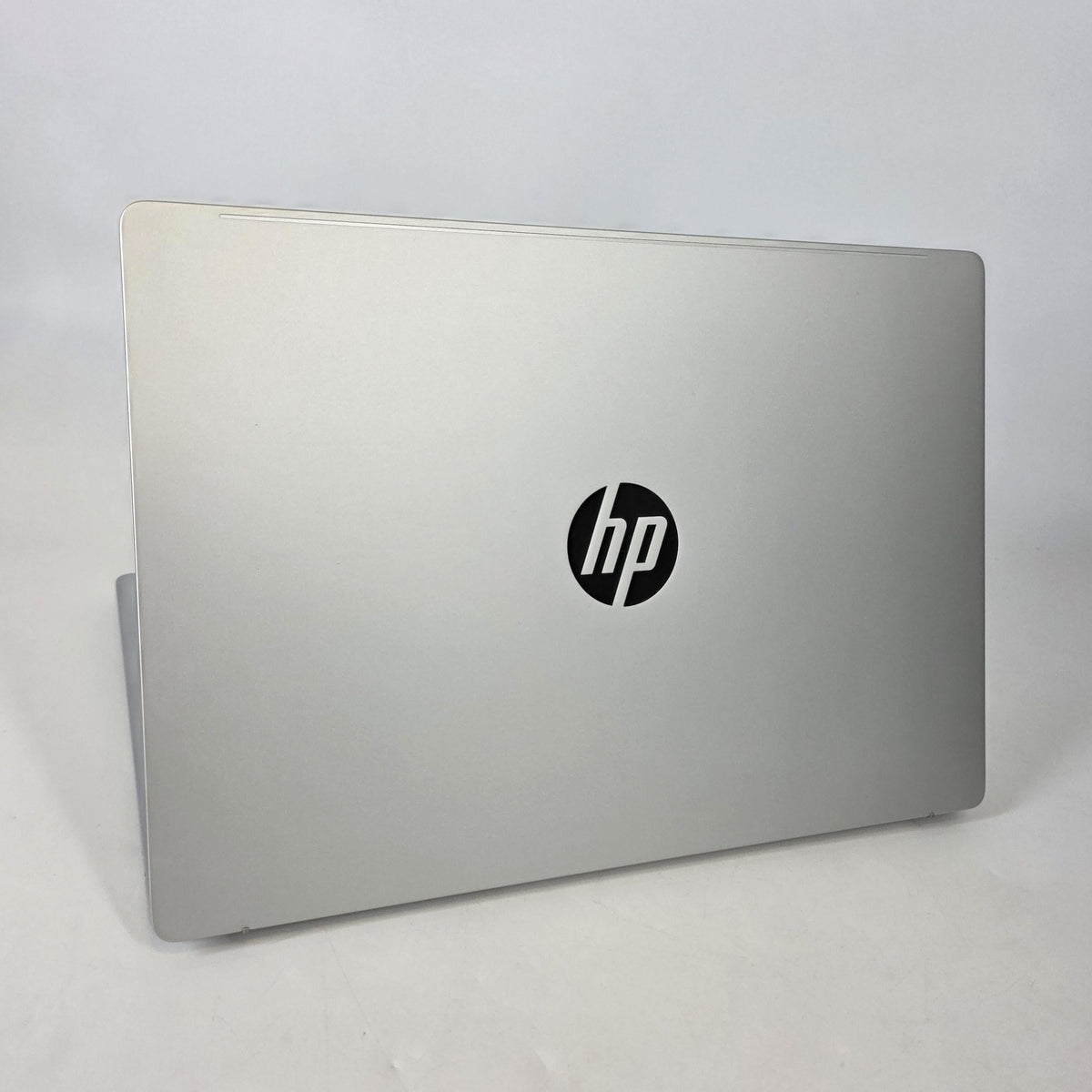 HP OmniBook 5 16 Glacier Silver 3.2 GHz Qualcomm Snapdragon X Plus 16GB RAM 1TB Solid State Drive