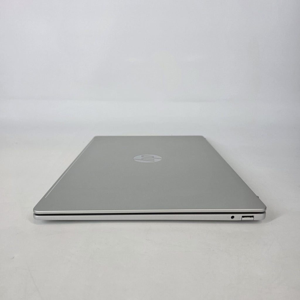 HP OmniBook 5 16 Glacier Silver 3.2 GHz Qualcomm Snapdragon X Plus 16GB RAM 1TB Solid State Drive