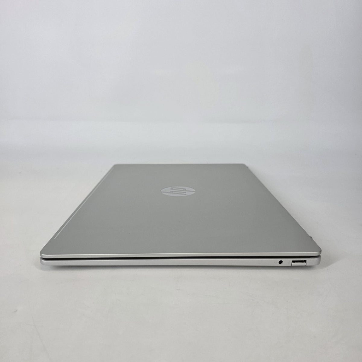 HP OmniBook 5 16 Glacier Silver 3.2 GHz Qualcomm Snapdragon X Plus 16GB RAM 1TB Solid State Drive