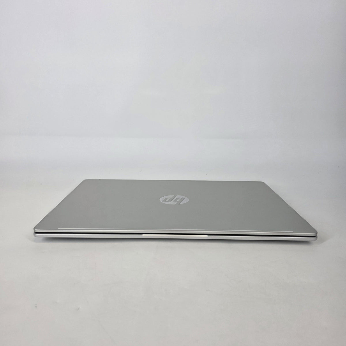 HP OmniBook 5 16 Glacier Silver 3.2 GHz Qualcomm Snapdragon X Plus 16GB RAM 1TB Solid State Drive