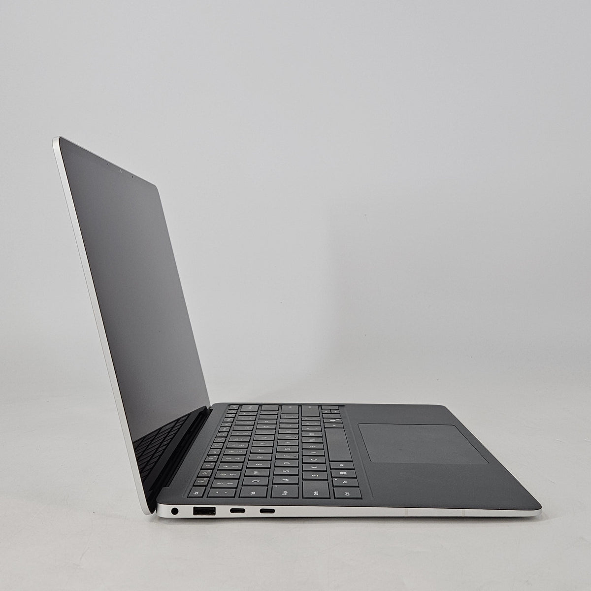 Microsoft Surface Laptop 7 13.8 Platinum Unlocked 2.2 GHz Intel Core Ultra 7 Series 2 32GB RAM 1TB Solid State Drive