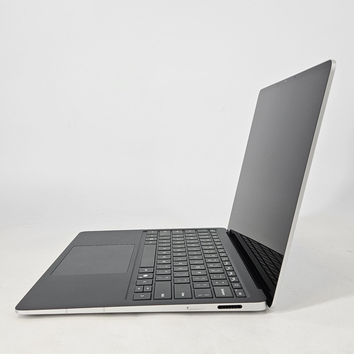 Microsoft Surface Laptop 7 13.8 Platinum Unlocked 2.2 GHz Intel Core Ultra 7 Series 2 32GB RAM 1TB Solid State Drive