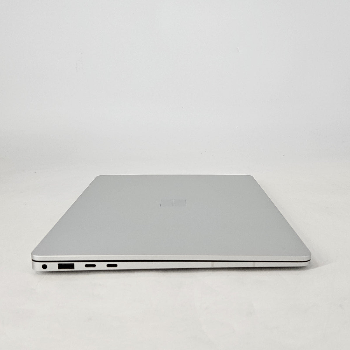 Microsoft Surface Laptop 7 13.8 Platinum Unlocked 2.2 GHz Intel Core Ultra 7 Series 2 32GB RAM 1TB Solid State Drive