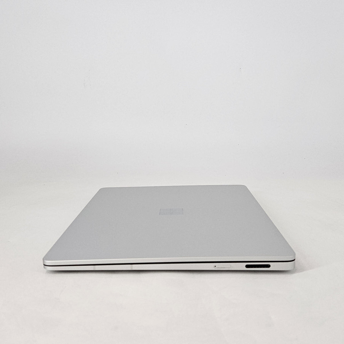 Microsoft Surface Laptop 7 13.8 Platinum Unlocked 2.2 GHz Intel Core Ultra 7 Series 2 32GB RAM 1TB Solid State Drive