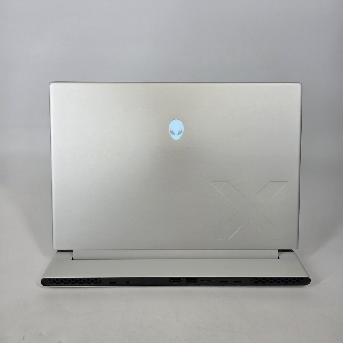 Dell Alienware X14 R2 Silver 2.4 GHz Intel Core i7 13th Gen. 32GB RAM 1TB Solid State Drive NVIDIA GeForce RTX 4060 8 GB
